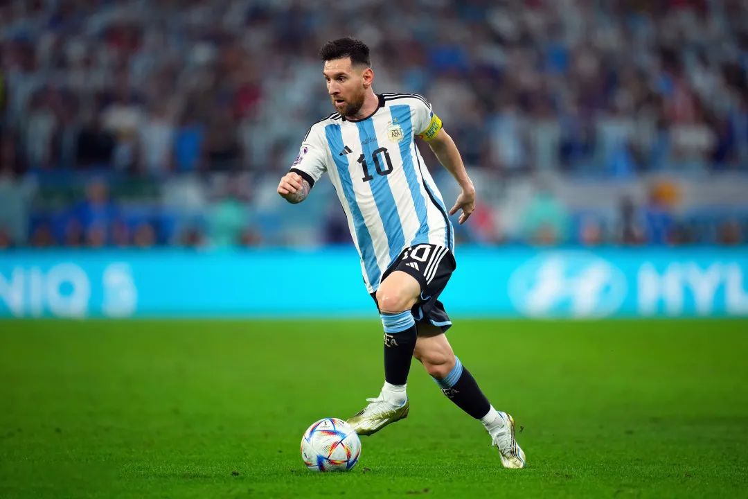 卡塔爾世界杯專用足球_卡塔爾世界杯足球場事故_