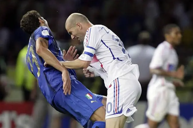 法國世界杯歷史成績 2006年世界杯齊達內染紅被罰球隊只斬獲亞軍